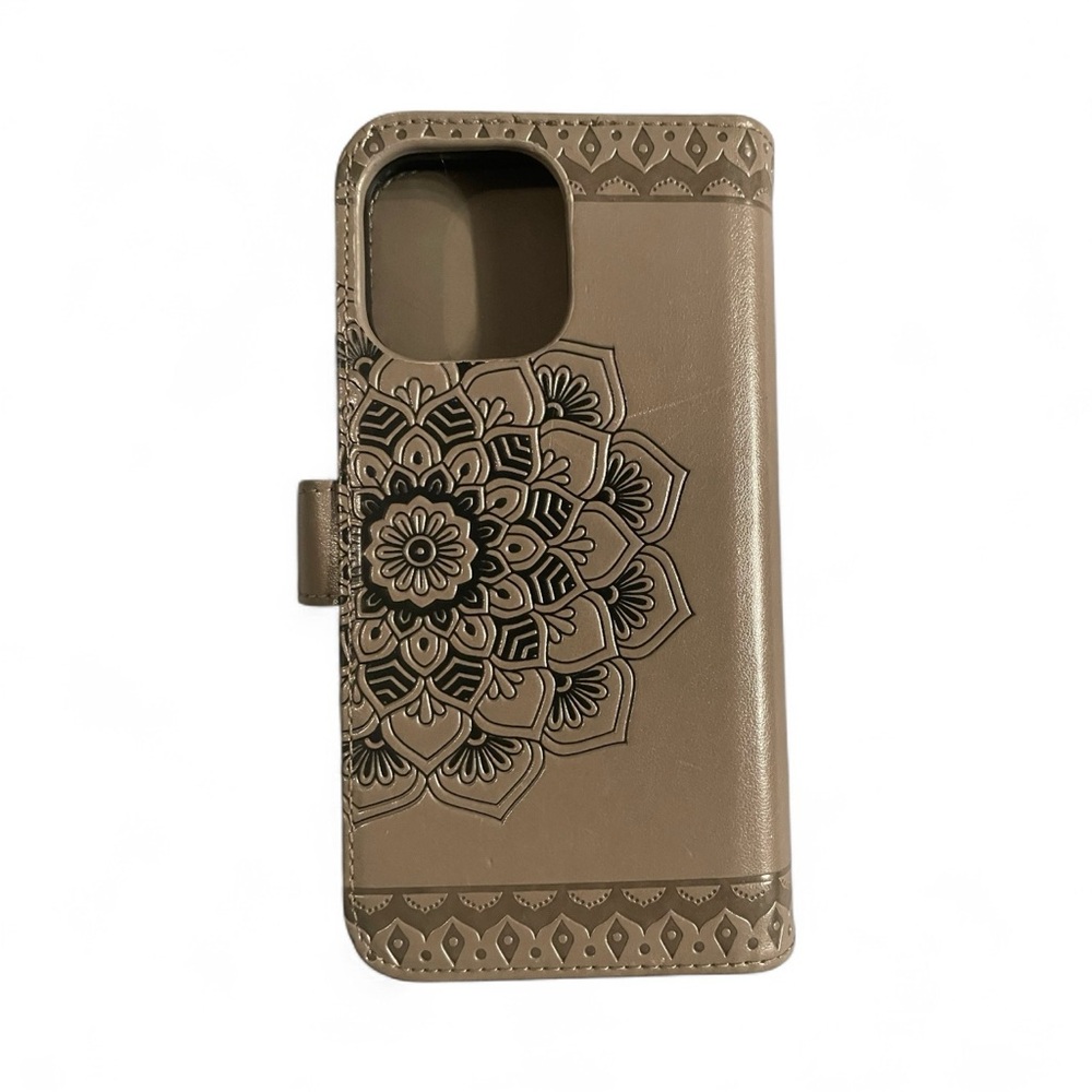IPhone 12/12 Pro Mandala Embossed Olive Wallet + Detachable Case - Picture 5 of 5